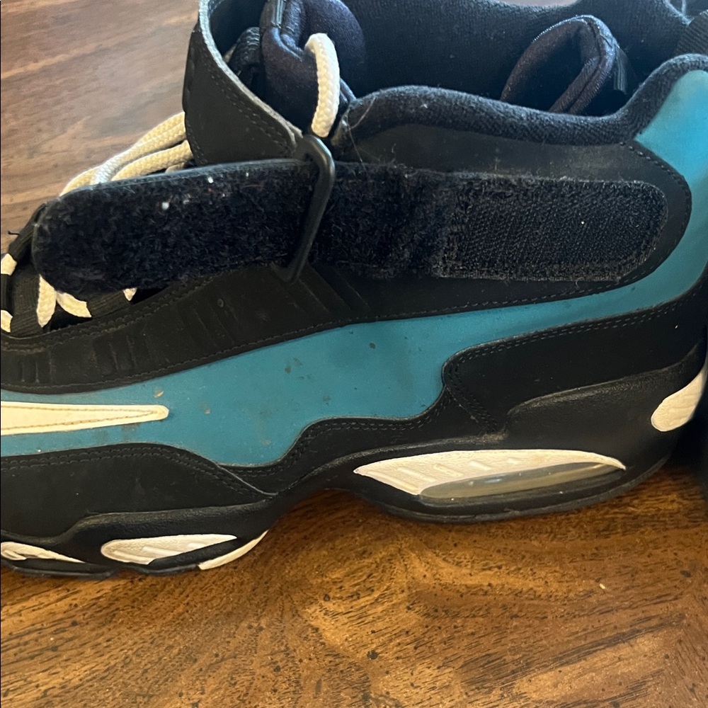 Nike Mens Black and Teal Sneakers - Picture 3 of 10